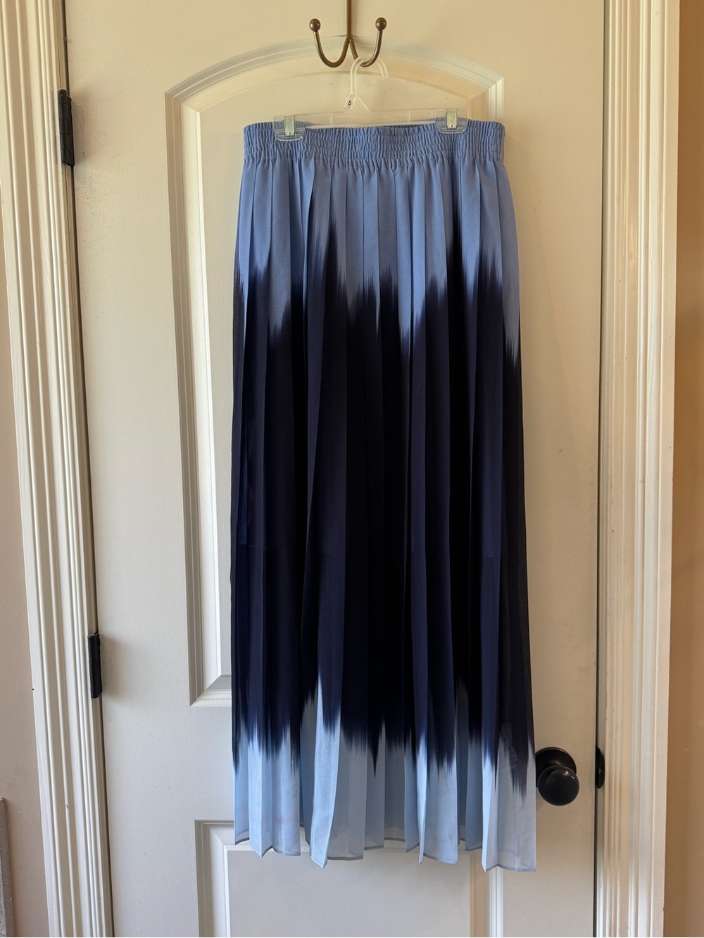 Banana Republic Pleated Maxi - Picture 4 of 4